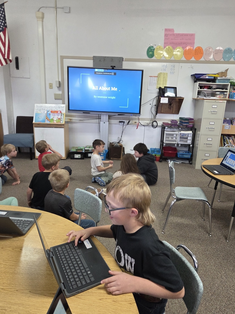 10 kids looking at a big screen
