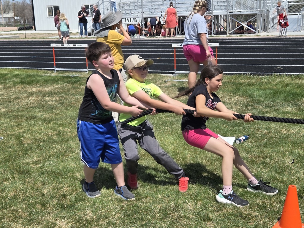 3 kids tugging on a rope