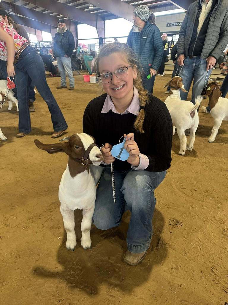 R. Wilcoxson and H. Harper learned alot at the Spooktacular Jackpot today!  R. Wilcoxson had a 1st, 4th, and two 5th place  H. Harper had a 4th place  Great job girls! 👏👏👏