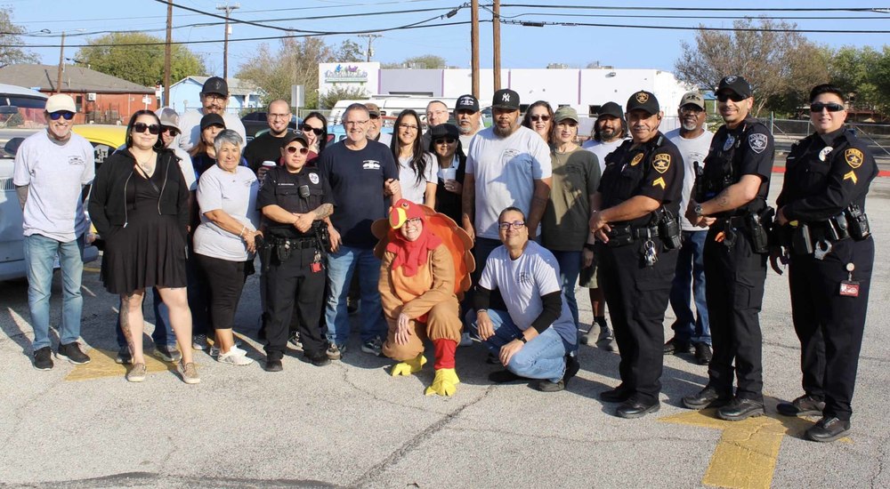 EISD PD thanksgiving food drive
