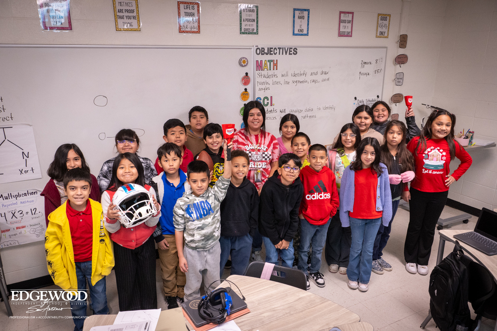 Ms. Zamora's class celebrates her "Extra Yard" recognition