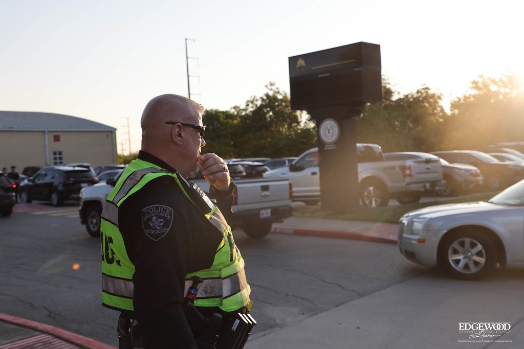 EISD police direct traffic outside of RDLA for the first day of school