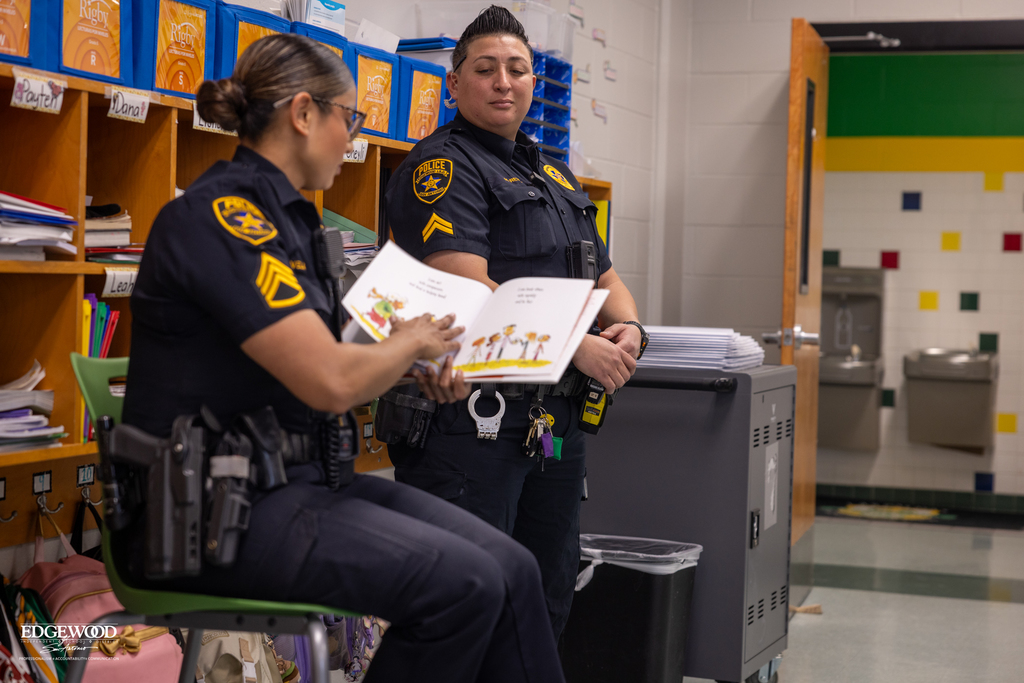 EISD Officers read aloud at LPLSG