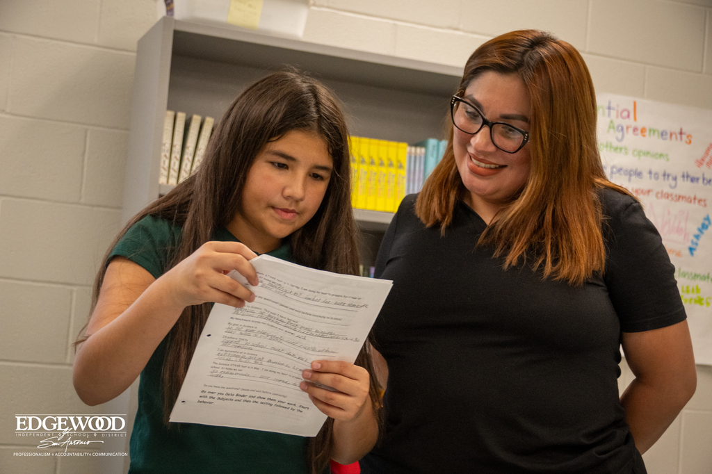 Las Palmas student with her mom