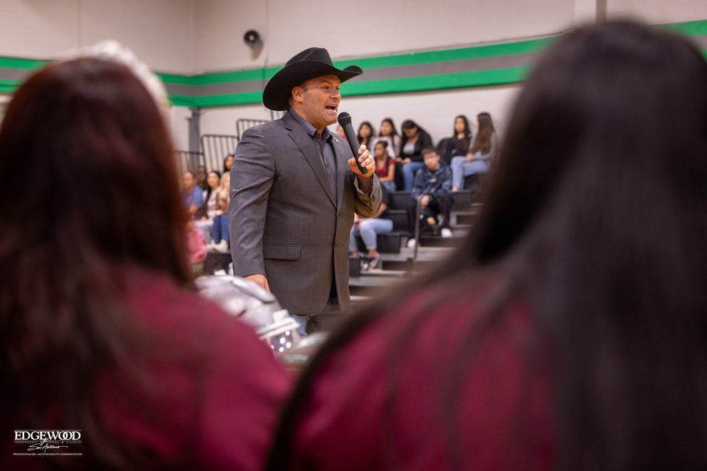 Daniel Enriquez signs to play football at Schriner University