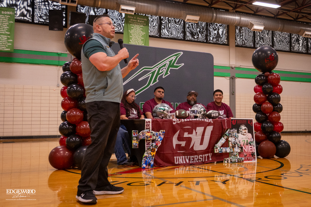 Daniel Enriquez signs to play football at Schriner University