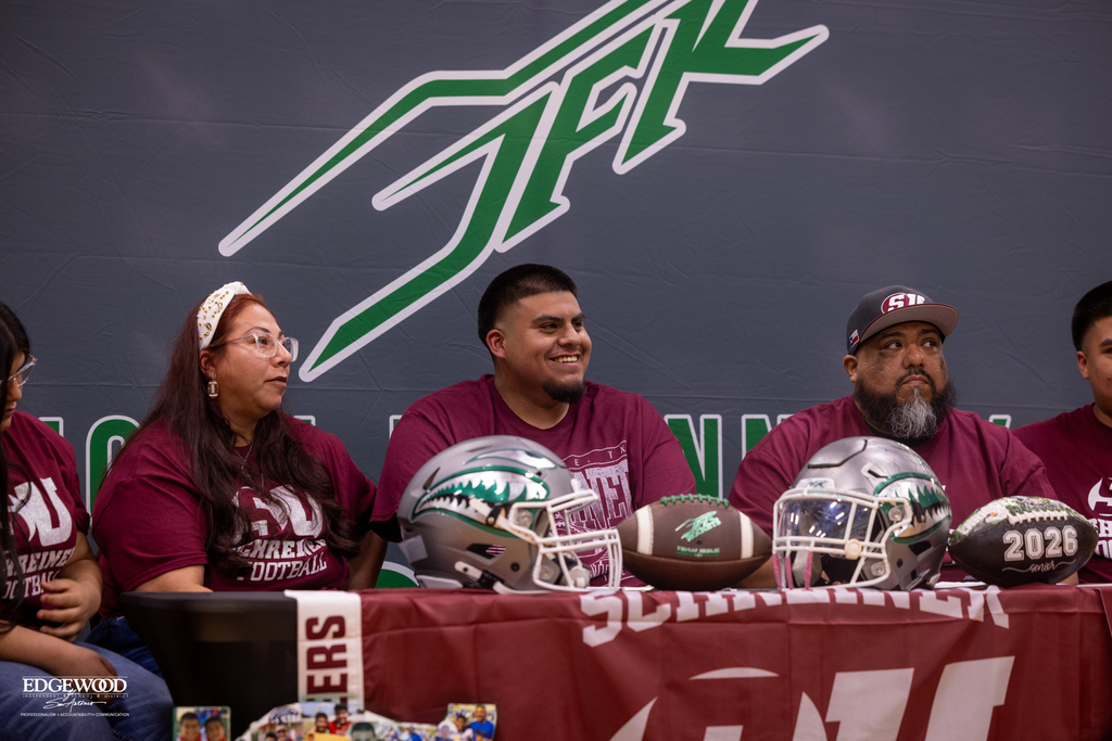 Daniel Enriquez signs to play football at Schriner University