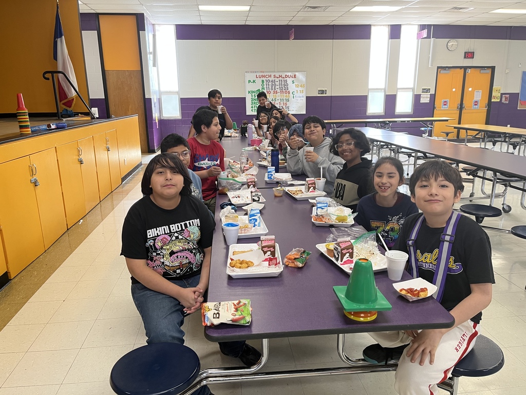 Mr. Perez class enjoying their delicious lunch with their friends. #ICHooseEdgewood