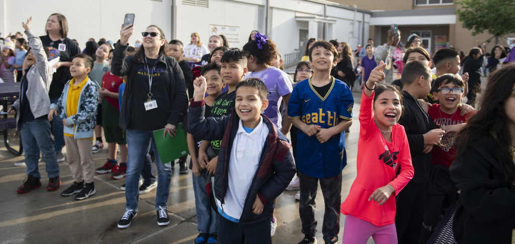 At Perales STEAM Elementary our teachers go above and beyond for our students. #IChooseEdgewood