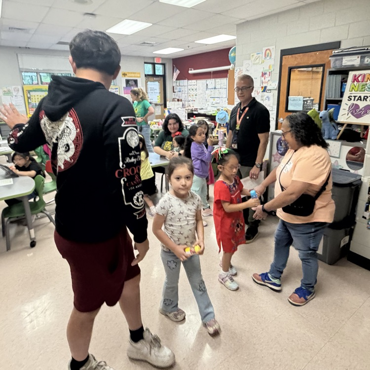 Kinder signing