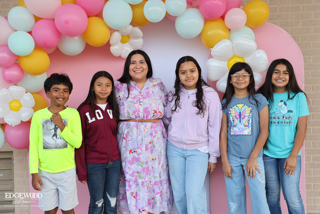 Ms. Mendoza with 5th grade students at Rise & Shine