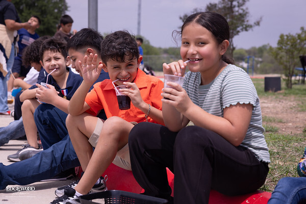 Students enjoying raspas enjoying each other's company