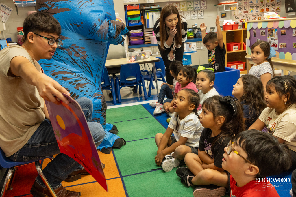 Dino Reading at Loma Park