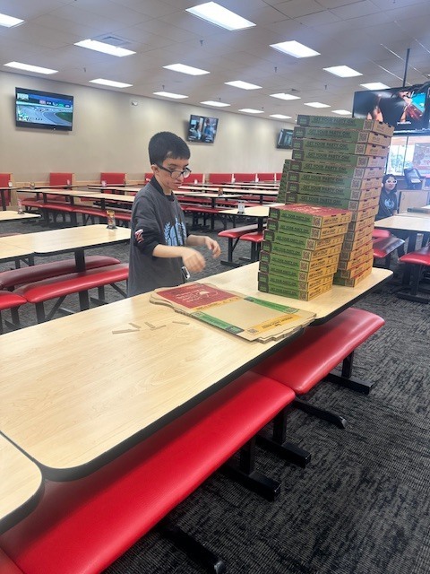 assembling pizza boxes