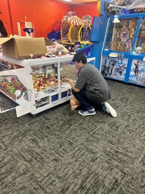 Filling up the machine with toys.