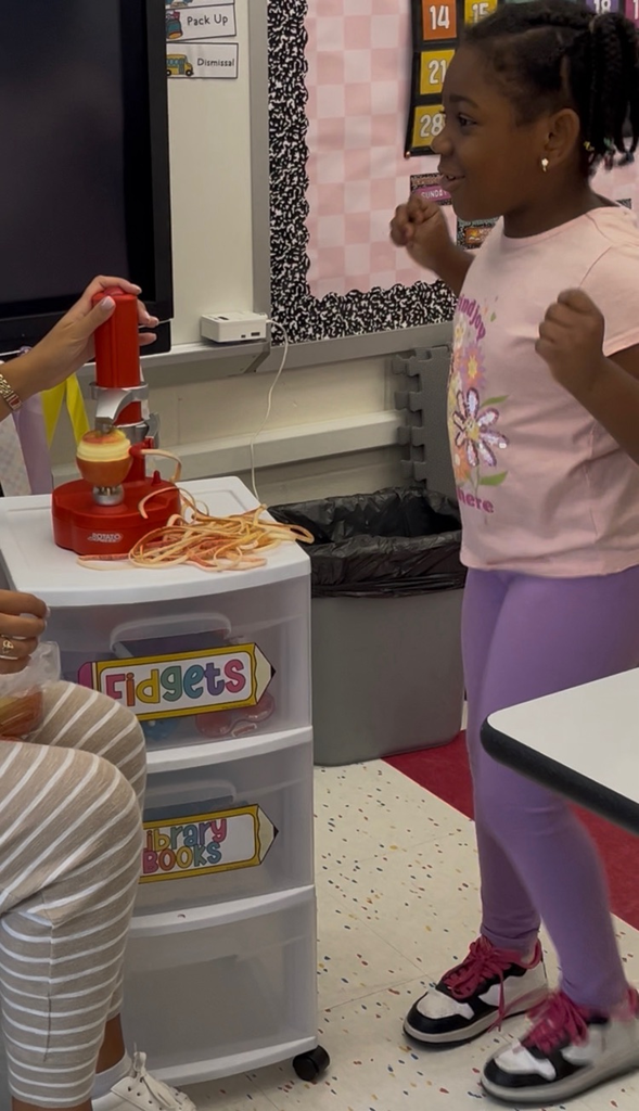students making applesauce