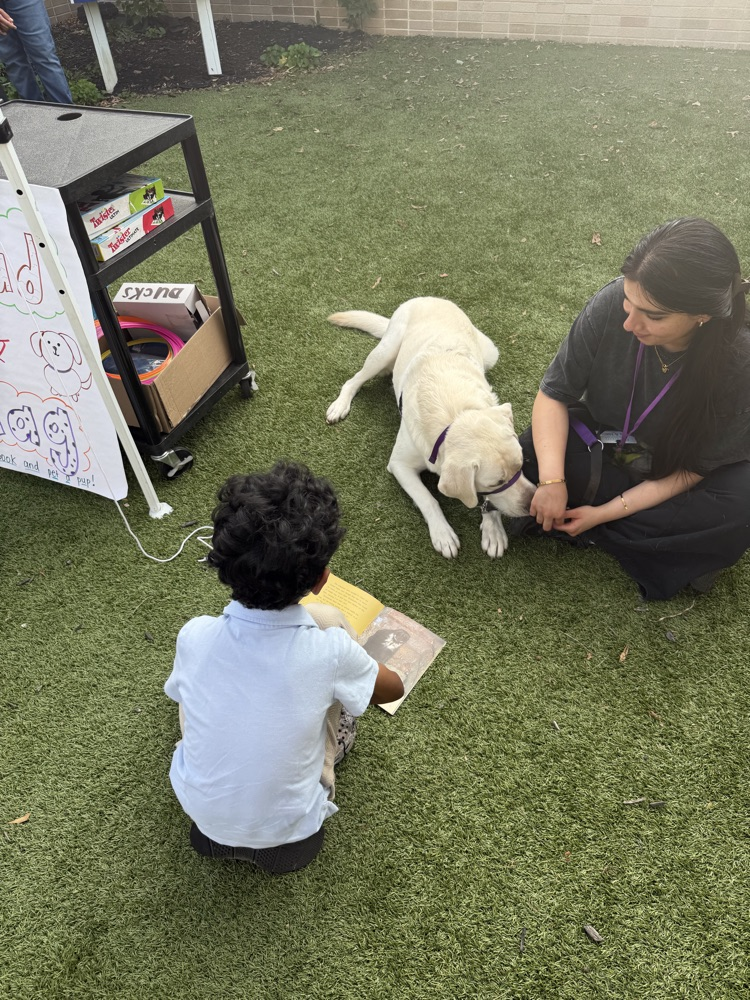 student reading to therapy dogs