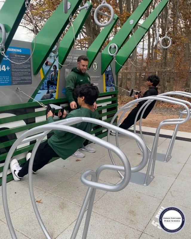 JPS Fitness Court student pull up competition