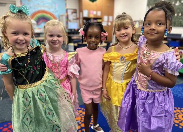 pre k girls in princess dresses 
