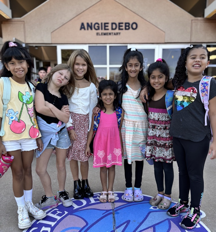 students dressed up in 90s gear 