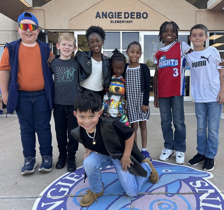 students dressed up in 90s gear 