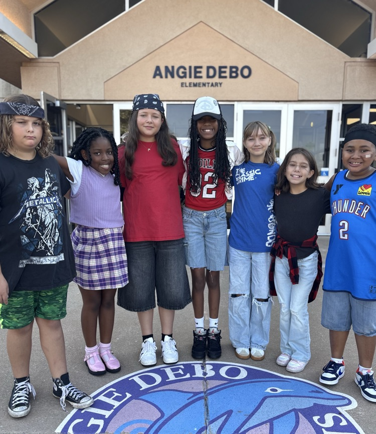 students dressed up in 90s gear 