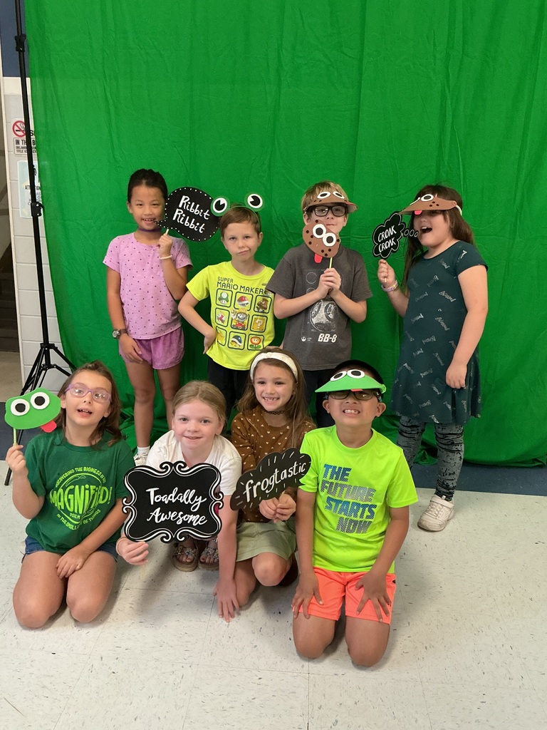 Second graders celebrating Frog and Toad