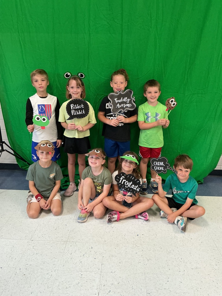 Second graders celebrating Frog and Toad