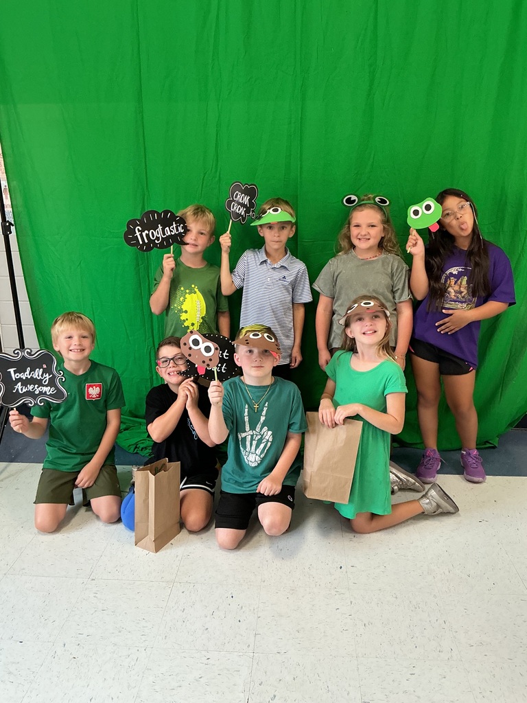 Second graders celebrating Frog and Toad