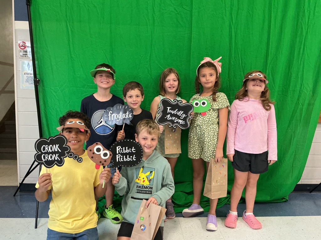 Second graders celebrating Frog and Toad