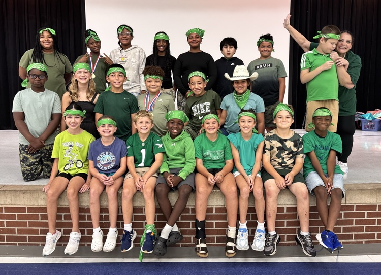 Mrs Beke’s class all in green