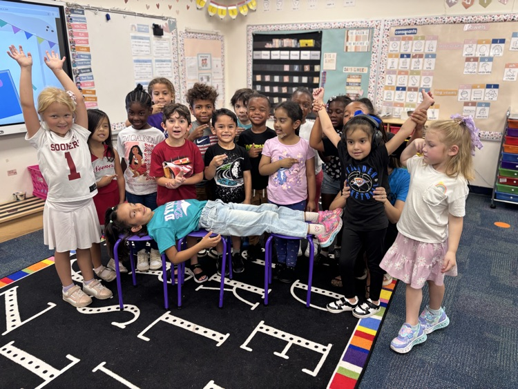 kinder students making the letter h 