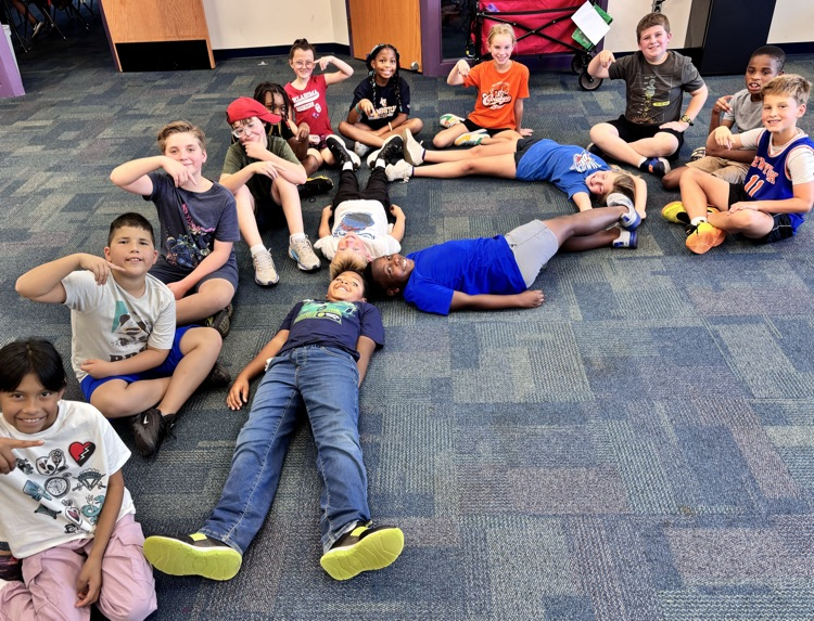 fourth grade students making the letter p 