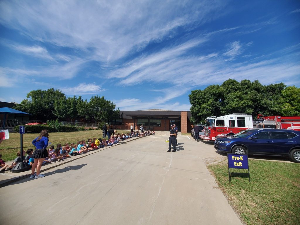 Kinder was visited by the Fire Dept.