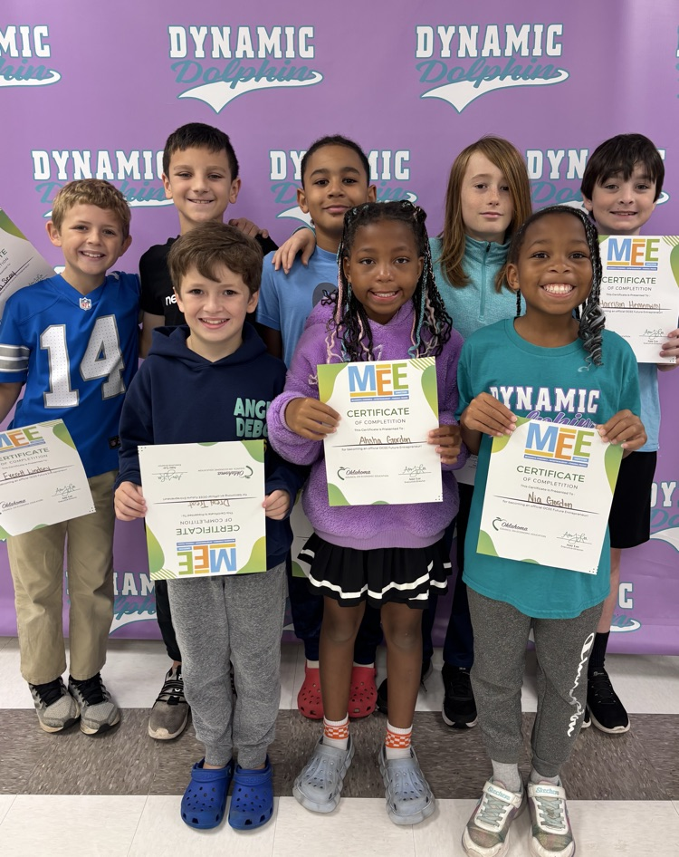 gate students with participation certificates 