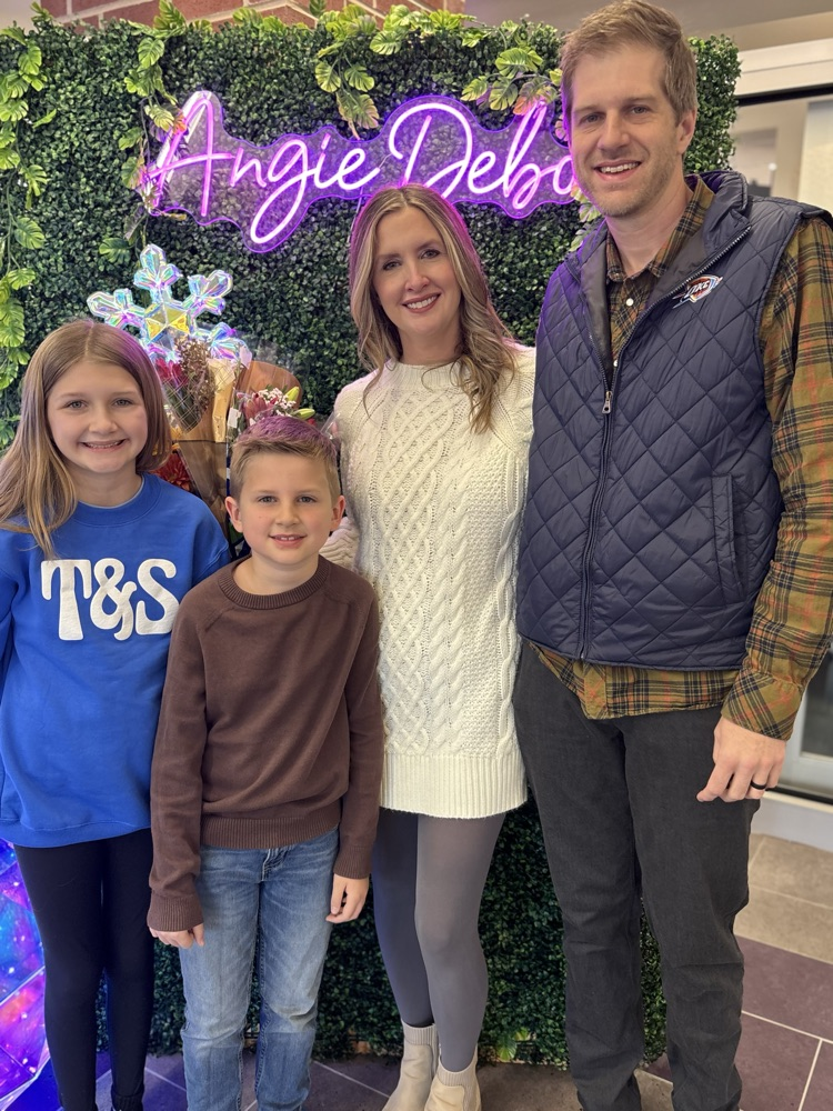 ms Shelbi with her family 