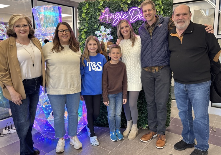 ms Shelbi with her family 