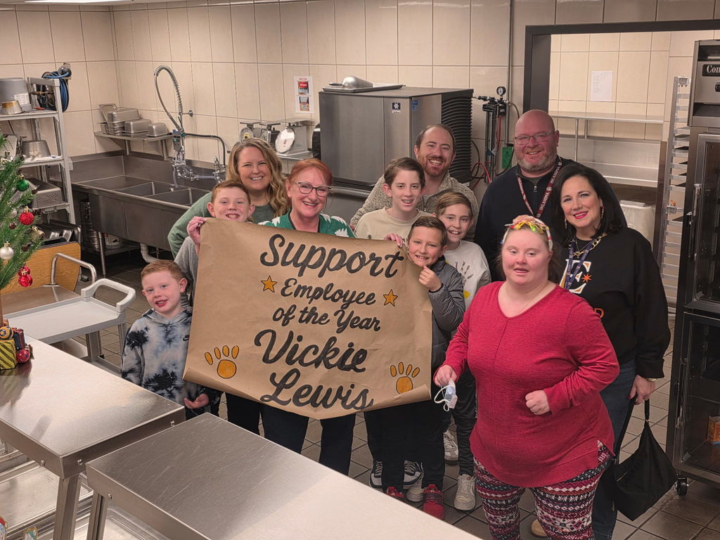 Support Employee of the Year, Vickie Lewis, and her family