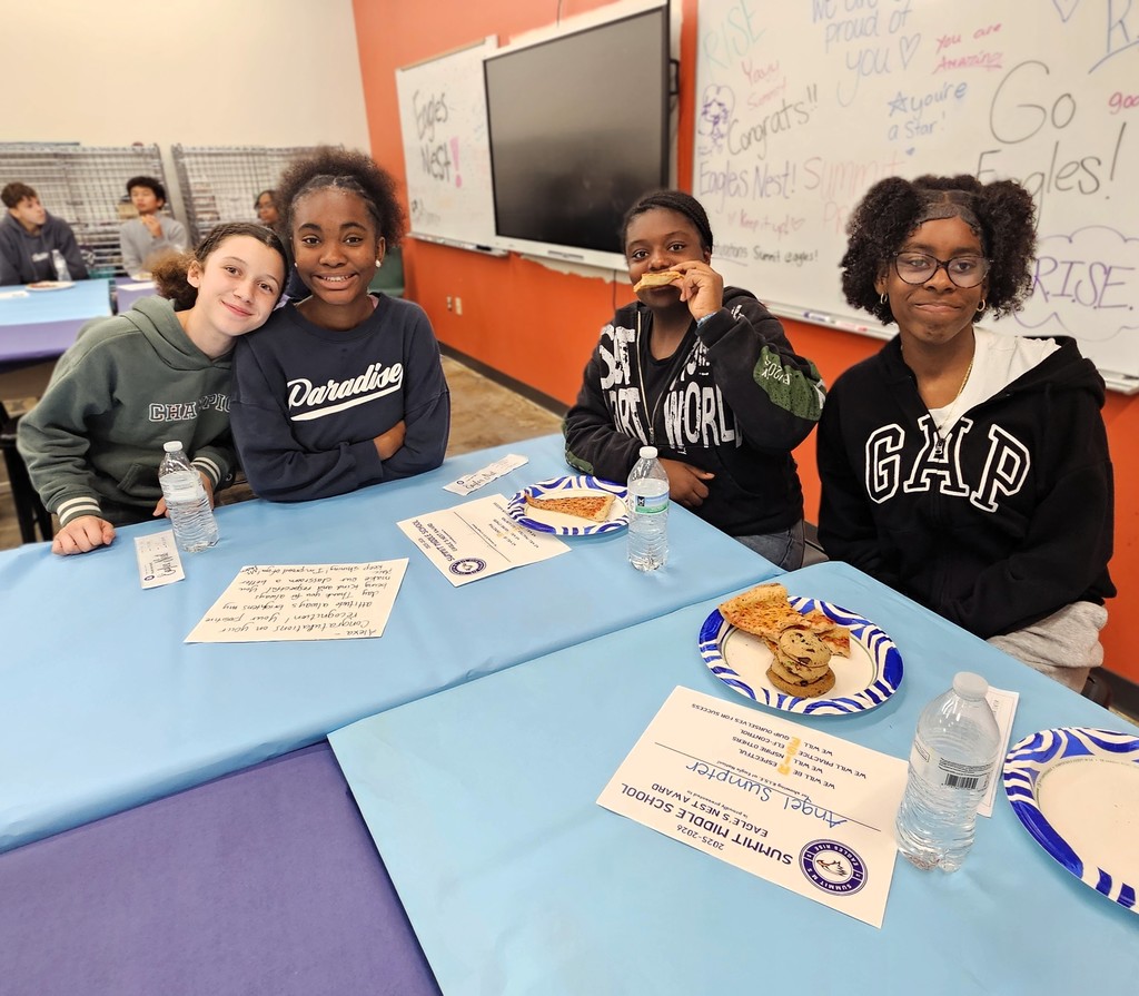 Students eating pizza together at Eagles Nest luncheon.
