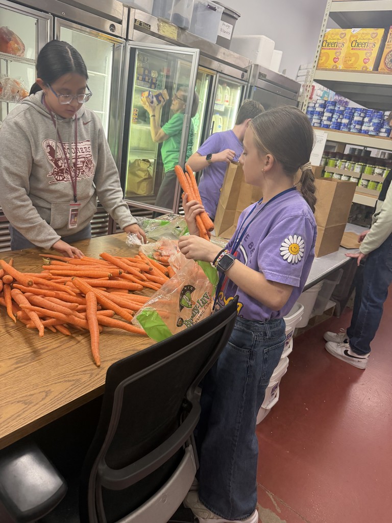 FCCLA Panther students volunteering at the Edmond Hope Center.