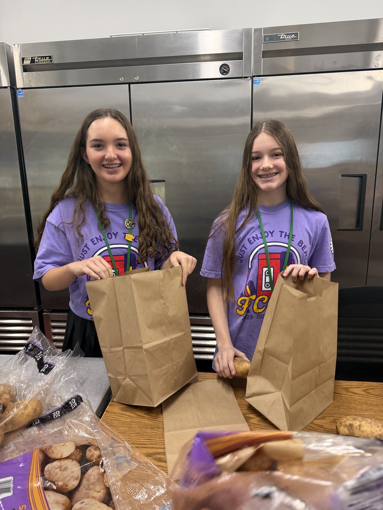 FCCLA Panther students volunteering at the Edmond Hope Center.