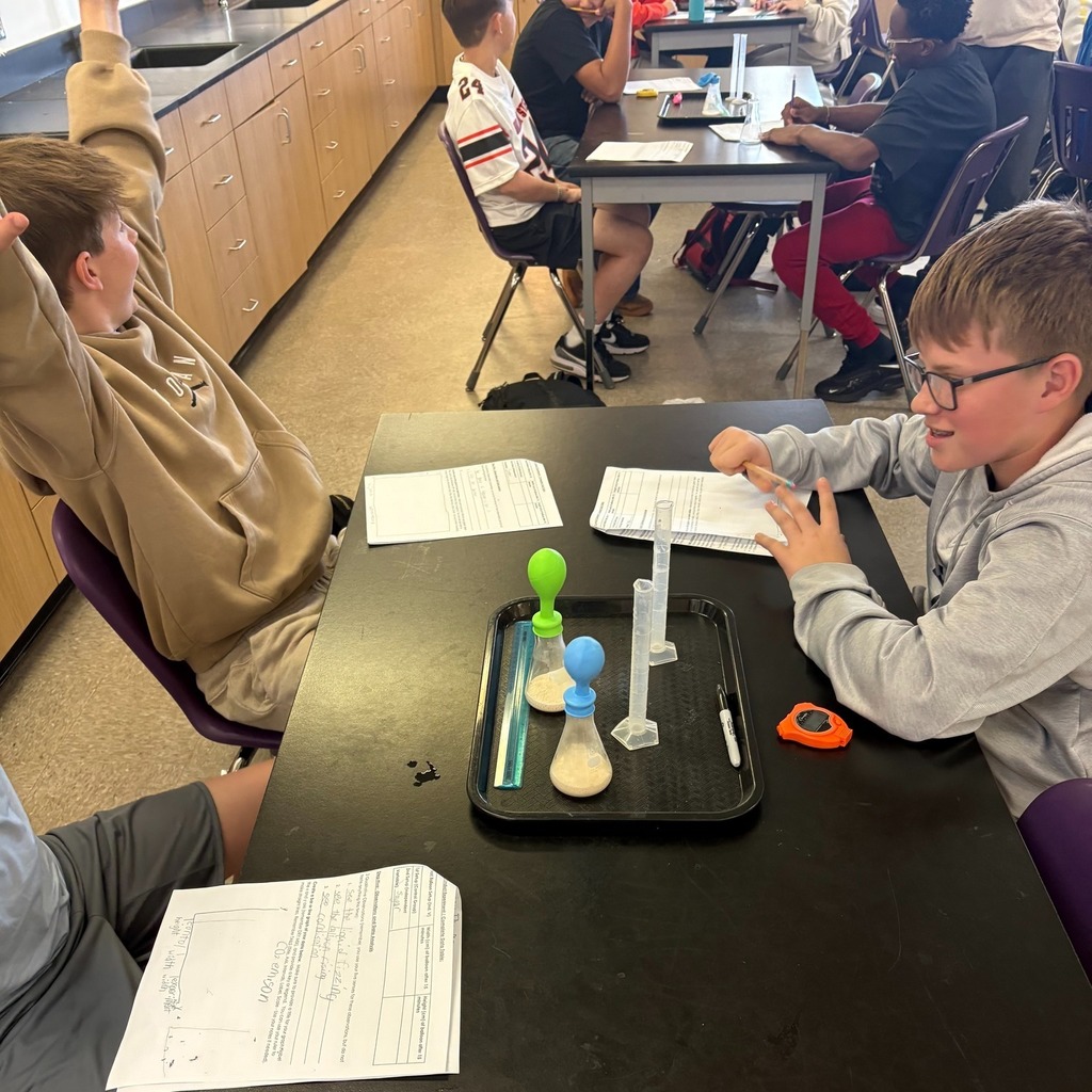 students working ina science lab