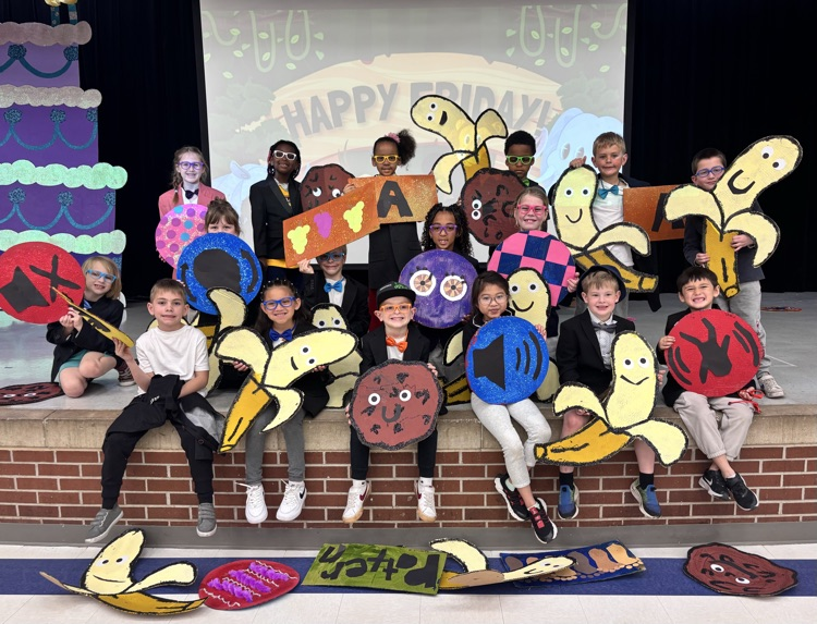 Mrs bell-Kennedy’s class with props 