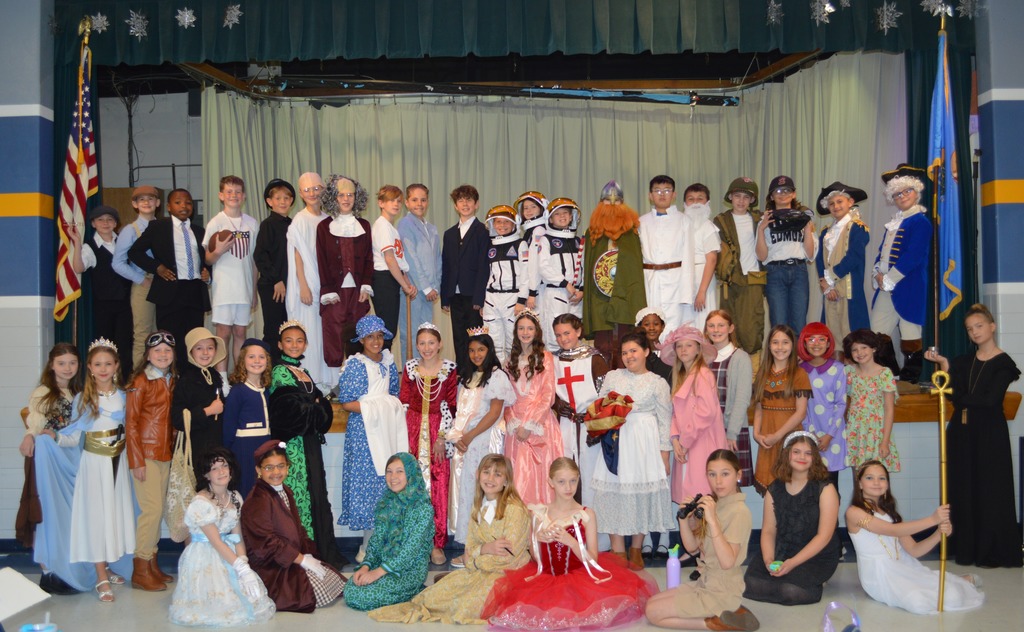 2025-26 Fifth Grade Students in their Living History costumes.