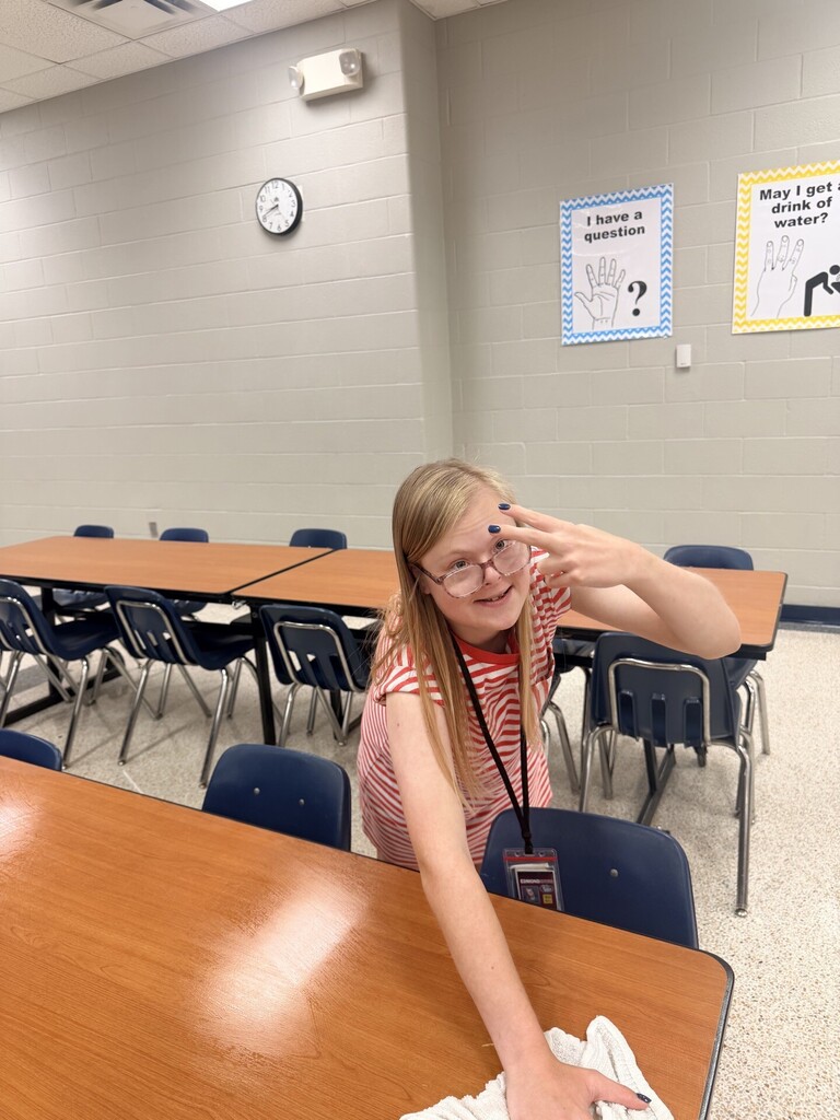 An intern helping cafeteria staff