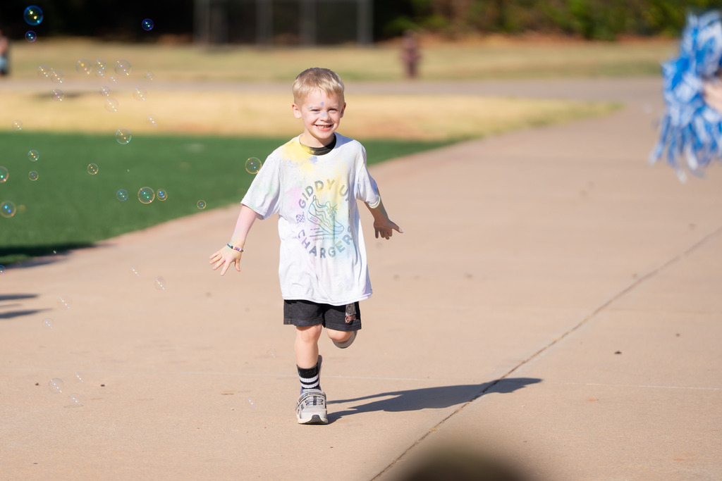 student running in a color run