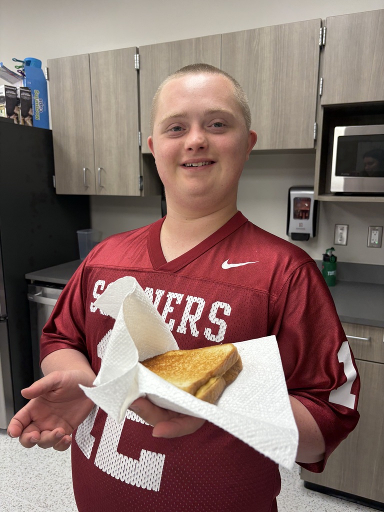 Intern with his grilled cheese