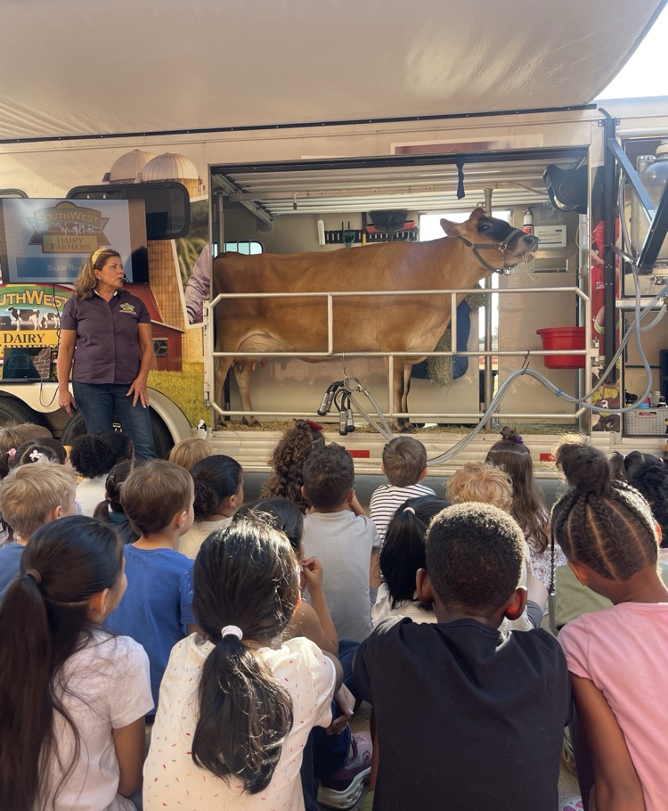 students watching mobile dairy truck 