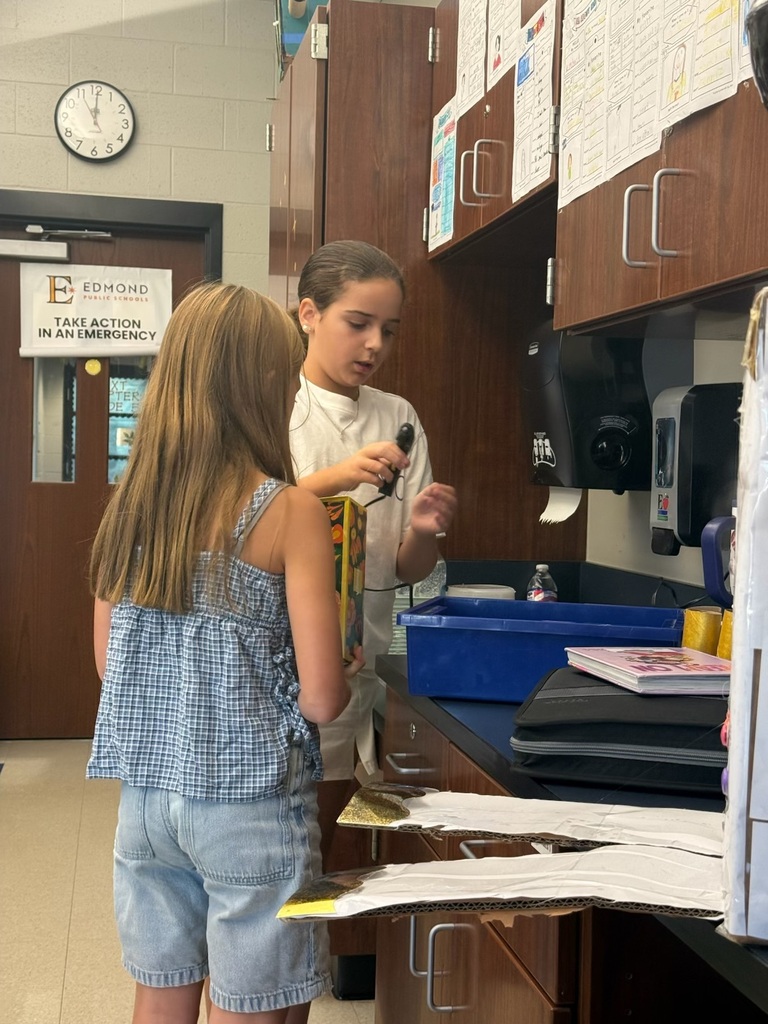 kids building a robot
