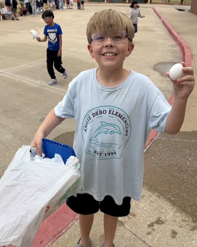 kid with egg 